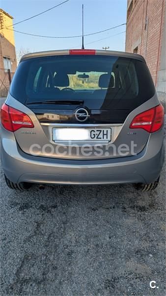 Usado Opel Meriva Cosmo 110 CV (80 kW) 2010 Beige Monovolumen