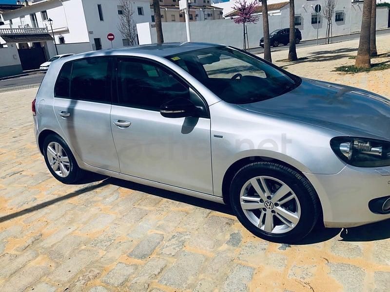 Usado VW Golf VII 105 CV (77 kW) 2012 Gris / plata Berlina