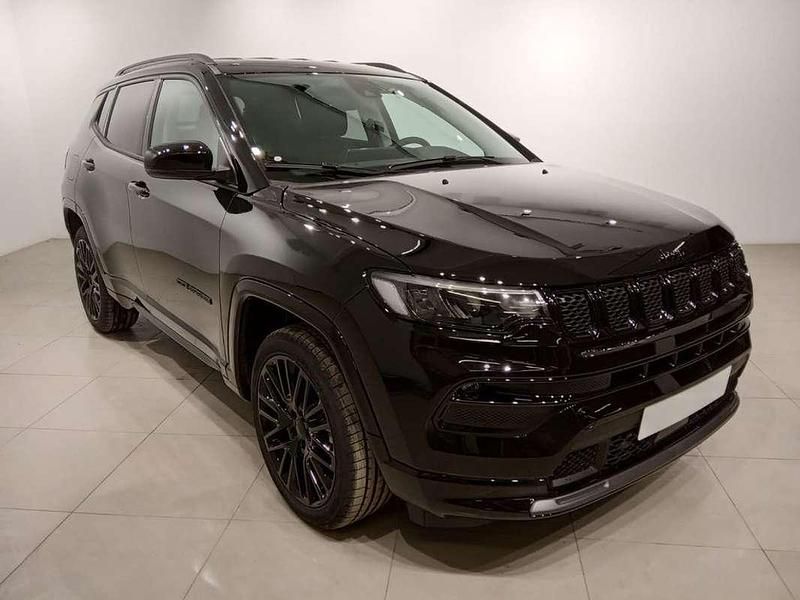 Usado Jeep Compass Altitude 131 CV (96 kW) 2023 Negro SUV