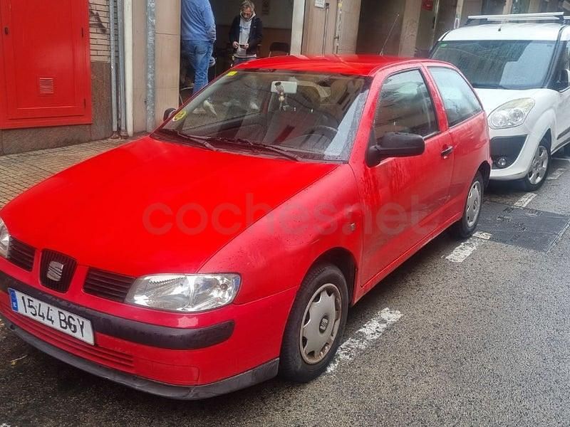 Usado Seat Ibiza 75 CV (55 kW) 2002 Rojo Utilitario