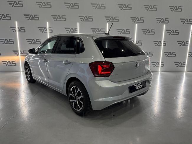 Usado VW Polo 75 CV (55 kW) 2018 Gris Utilitario