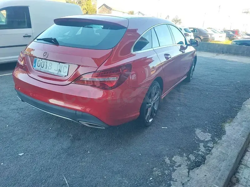 Usado Mercedes CLA200 Shooting Brake 136 CV (100 kW) 2017 Rojo Familiar