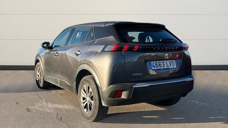 Usado Peugeot 2008 Active 100 CV (73 kW) 2021 Gris SUV