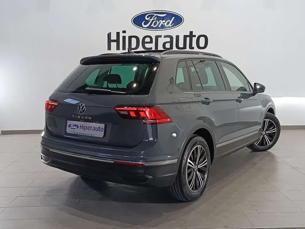 Usado VW Tiguan Life 150 CV (110 kW) 2023 Gris SUV