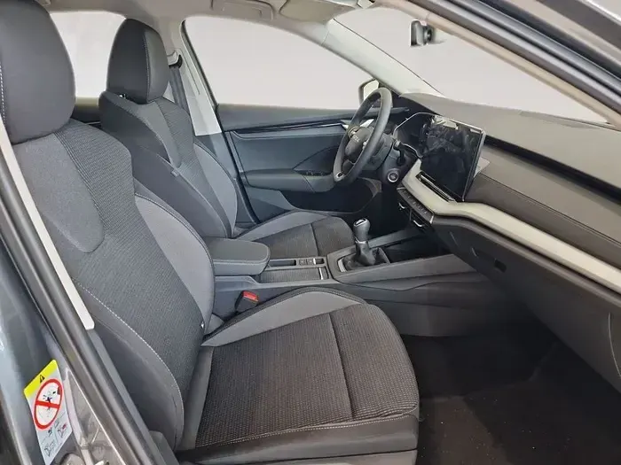 Nuevo Skoda Octavia Selection 116 CV (85 kW) 2025 Gris Berlina