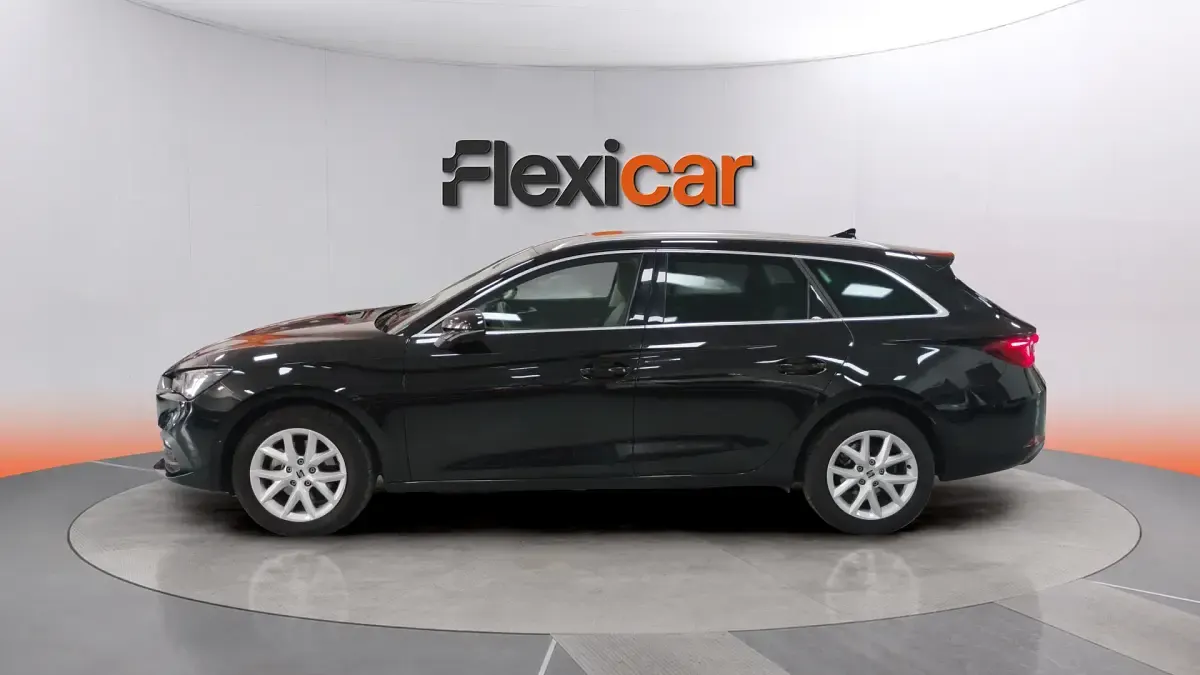 Usado Seat Leon FR 150 CV (110 kW) 2025 Negro Familiar