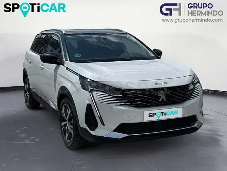 Usado Peugeot 5008 Allure 130 CV (95 kW) 2021 Blanco SUV