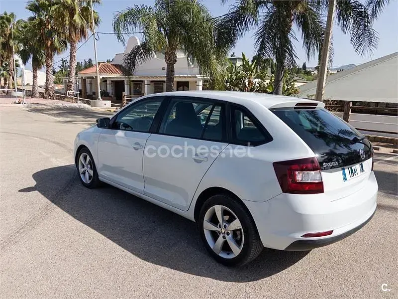 Usado Skoda Rapid Ambition 90 CV (66 kW) 2017 Blanco Utilitario