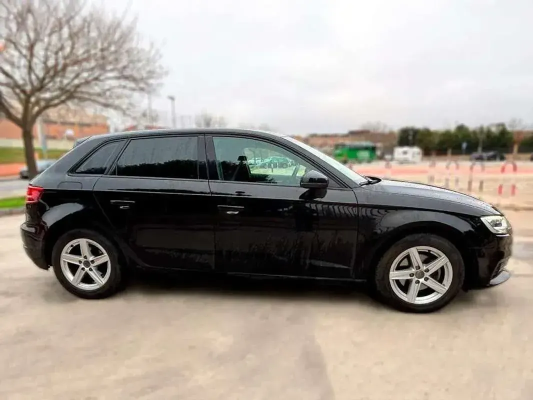 Usado Audi A3 Sportback Ambiente 150 CV (110 kW) 2018 Negro Utilitario