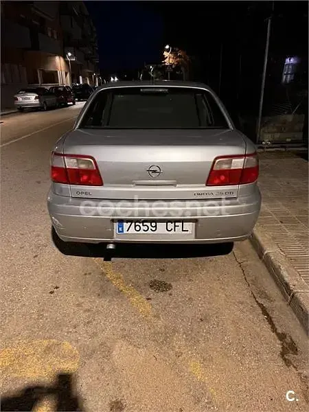 Usado Opel Omega Elegance 150 CV (110 kW) 2003 Gris / plata Berlina
