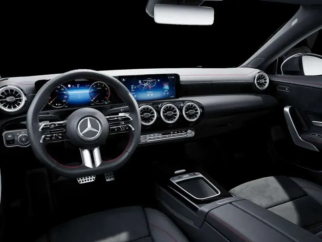 Usado Mercedes CLA200 163 CV (119 kW) 2025 Berlina
