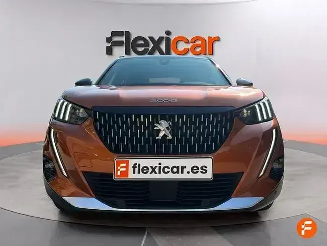Usado Peugeot 2008 Allure 130 CV (95 kW) 2020 Naranja SUV