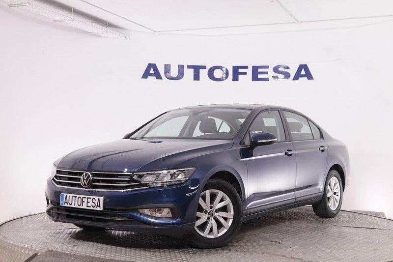 Usado VW Passat 122 CV (89 kW) 2020 Azul Berlina