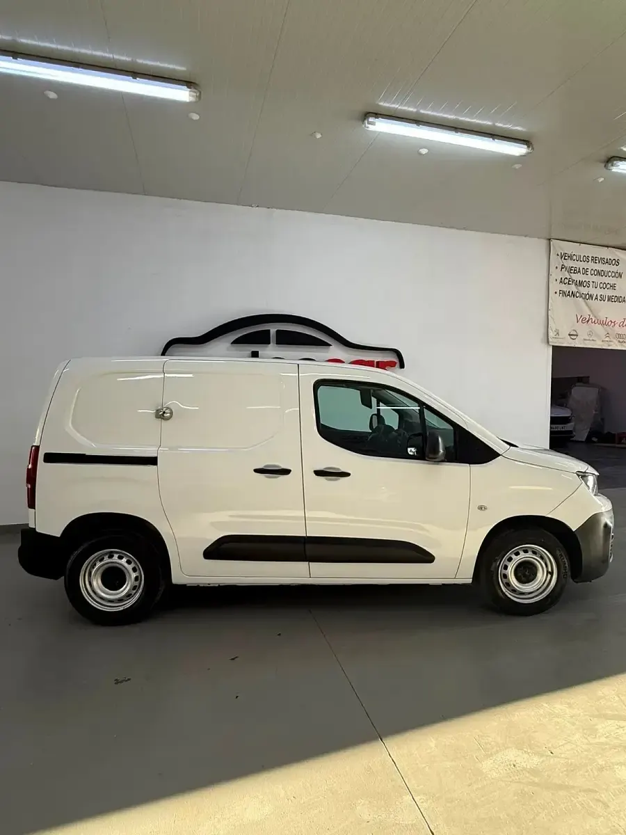 Usado Peugeot Partner 100 CV (73 kW) 2021 Blanco Monovolumen