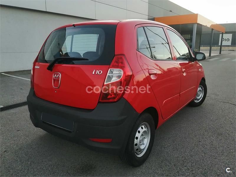 Usado Hyundai i10 Comfort 69 CV (50 kW) 2014 Rojo Utilitario