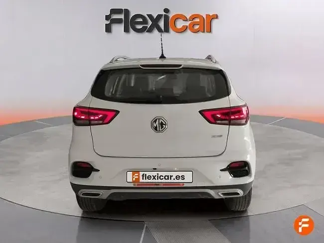 Usado MG ZS Luxury 111 CV (81 kW) 2023 Blanco SUV
