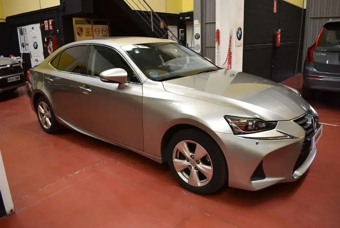 Usado Lexus IS300h Business Edition 223 CV (164 kW) 2020 Beige Berlina