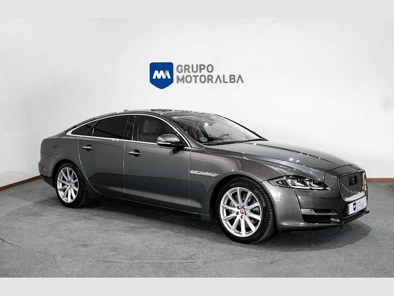 Gris Usado 2016 Jaguar XJ Premium Luxury Berlina | 28.990 € - Imagen 1/4