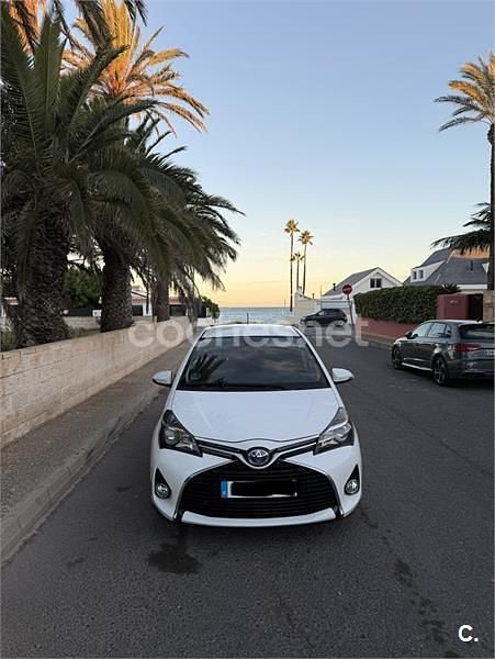 Blanco Usado 2014 Toyota Yaris Hybrid Active Berlina | 11.500 € (Precio justo) - Imagen 1/4