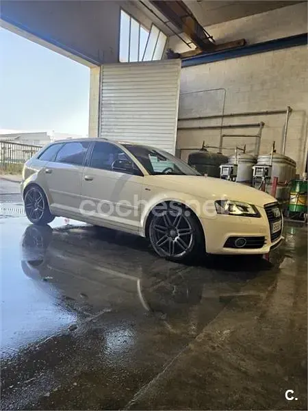 Usado Audi A3 Sportback Attraction 140 CV (102 kW) 2010 Blanco Utilitario