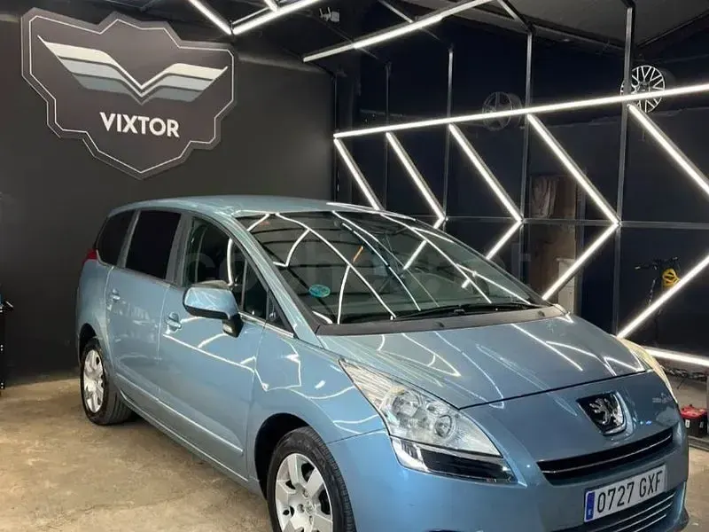 Usado Peugeot 5008 Premium 120 CV (88 kW) 2010 Azul Monovolumen
