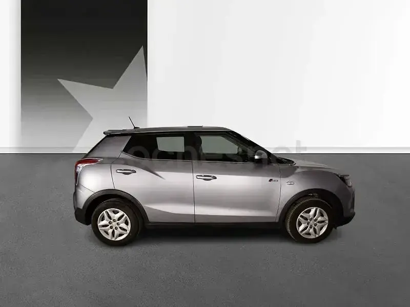 Usado KGM Tivoli 135 CV (99 kW) 2024 Gris / plata SUV