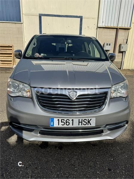 Gris / plata Usado 2013 Lancia Voyager Platinum Monovolumen | 11.400 € (Precio justo) - Imagen 1/4