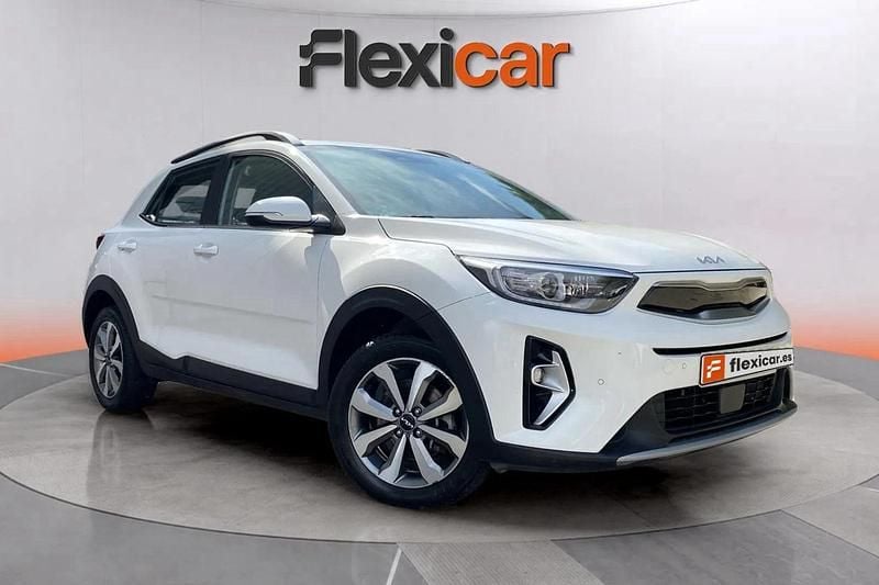 Usado Kia Stonic 84 CV (61 kW) 2023 Blanco SUV