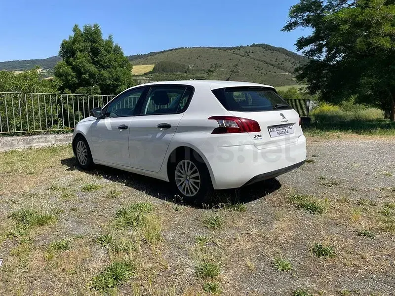 Usado Peugeot 308 Access 92 CV (67 kW) 2013 Blanco Berlina