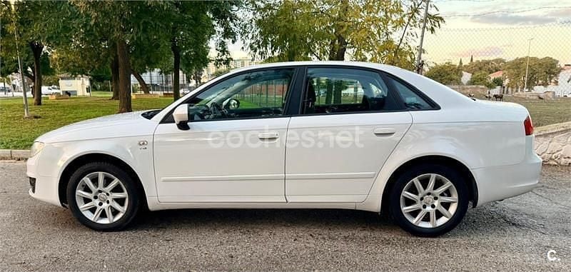 Usado Seat Exeo Reference 120 CV (88 kW) 2011 Blanco Berlina