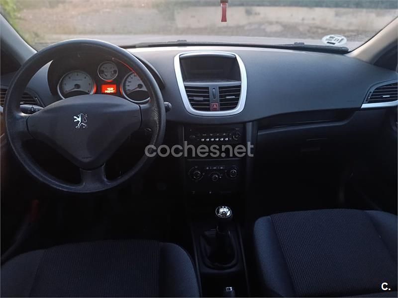 Usado Peugeot 207 90 CV (66 kW) 2009 Granate Berlina