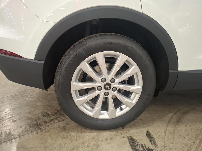 Usado Audi Q3 150 CV (110 kW) 2025 Blanco arkona SUV