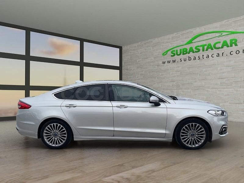 Usado Ford Mondeo Titanium 187 CV (137 kW) 2021 Gris / plata Berlina