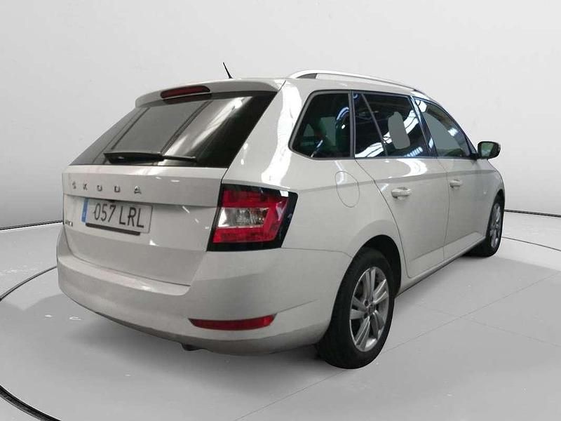 Usado Skoda Fabia Ambition 95 CV (69 kW) 2021 Blanco Familiar
