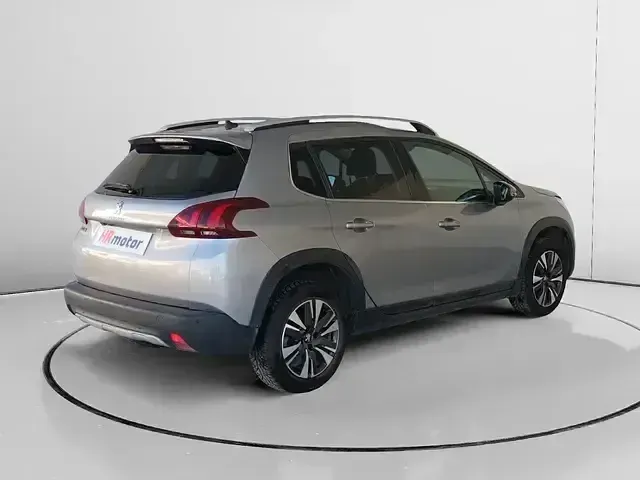Usado Peugeot 2008 Signature Sky 82 CV (60 kW) 2026 Gris SUV