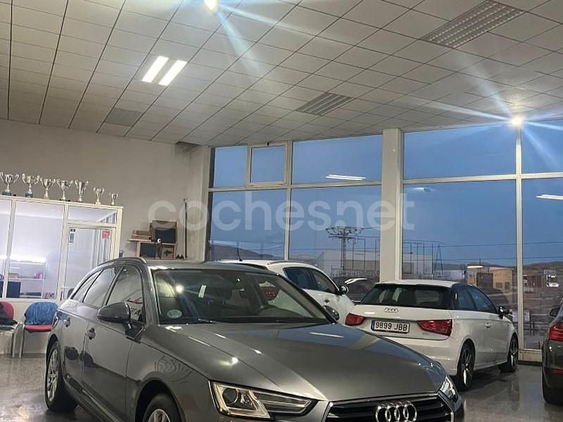 Usado Audi A4 Advanced Plus 190 CV (139 kW) 2019 Gris / plata Familiar