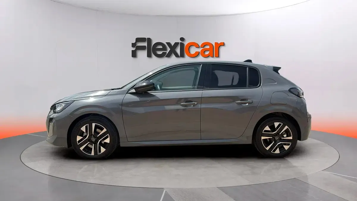 Usado Peugeot 208 Allure 101 CV (74 kW) 2025 Blanco Utilitario
