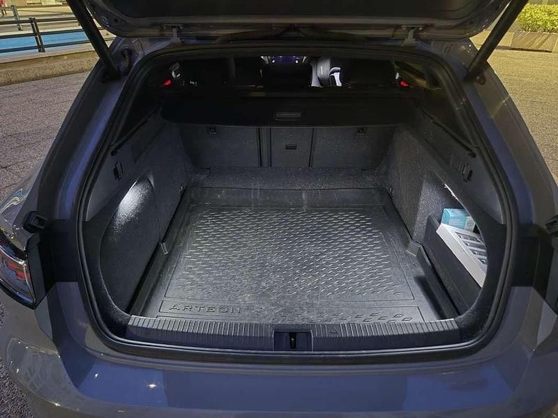 Usado VW Arteon R 320 CV (235 kW) 2023 Gris Familiar
