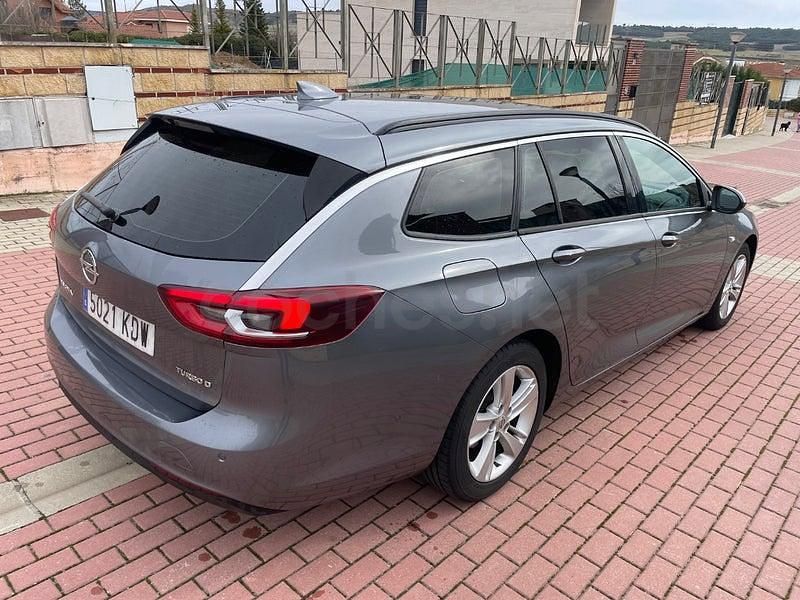Usado Opel Insignia Selective 136 CV (100 kW) 2018 Gris / plata Familiar
