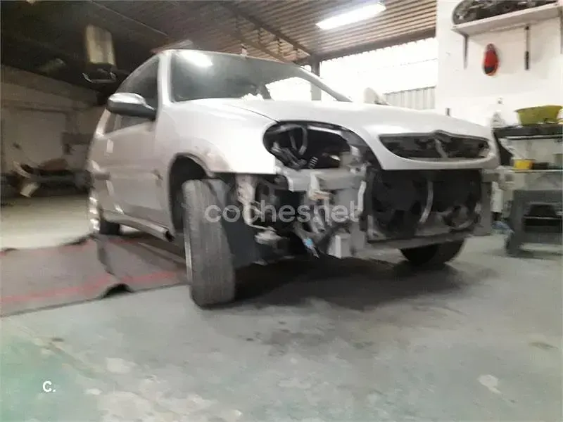 Usado Citroën Saxo 90 CV (66 kW) 2001 Gris / plata Utilitario
