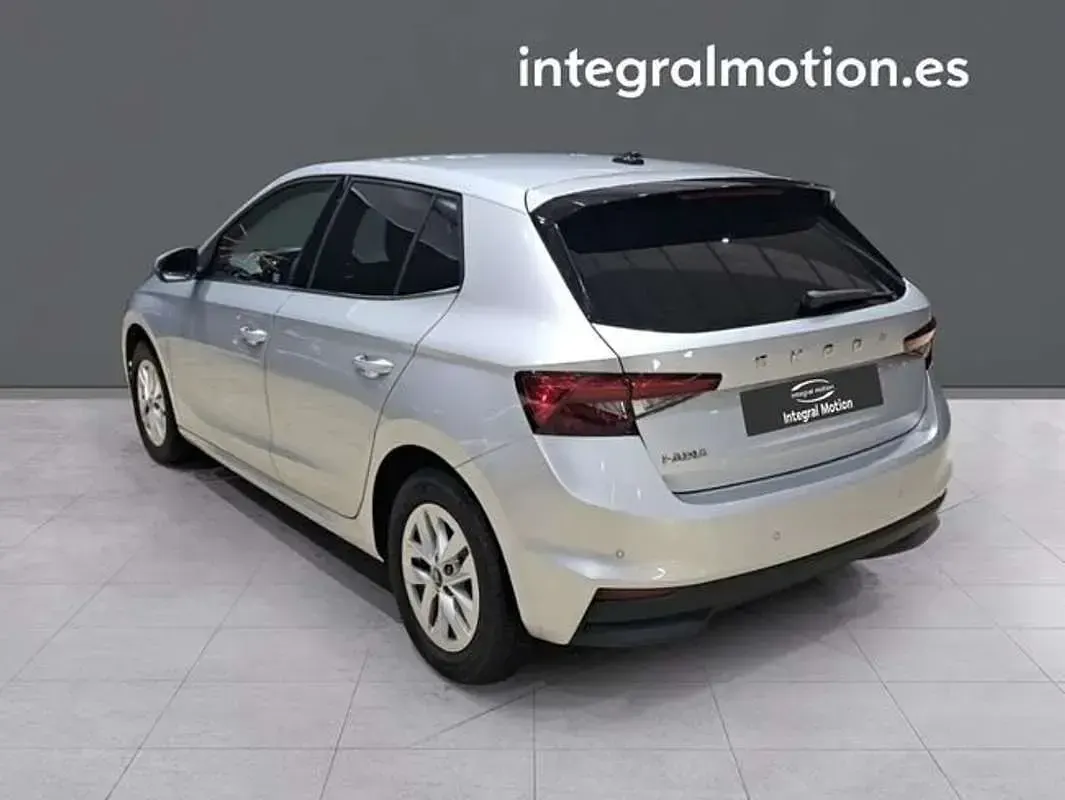 Usado Skoda Fabia Selection 95 CV (69 kW) 2025 Blanco Utilitario