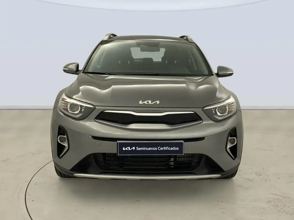 Usado Kia Stonic 101 CV (74 kW) 2025 Gris SUV