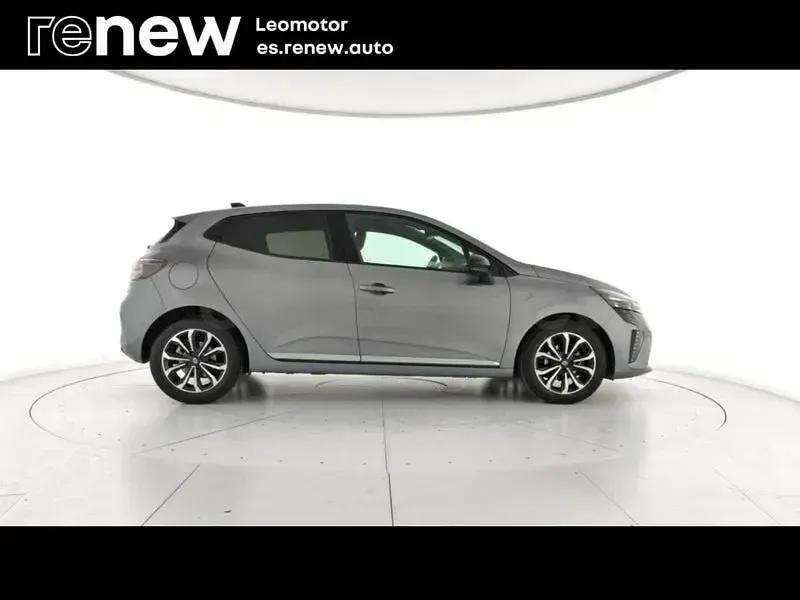 Usado Renault Clio V Techno 100 CV (73 kW) 2025 Gris / plata Berlina