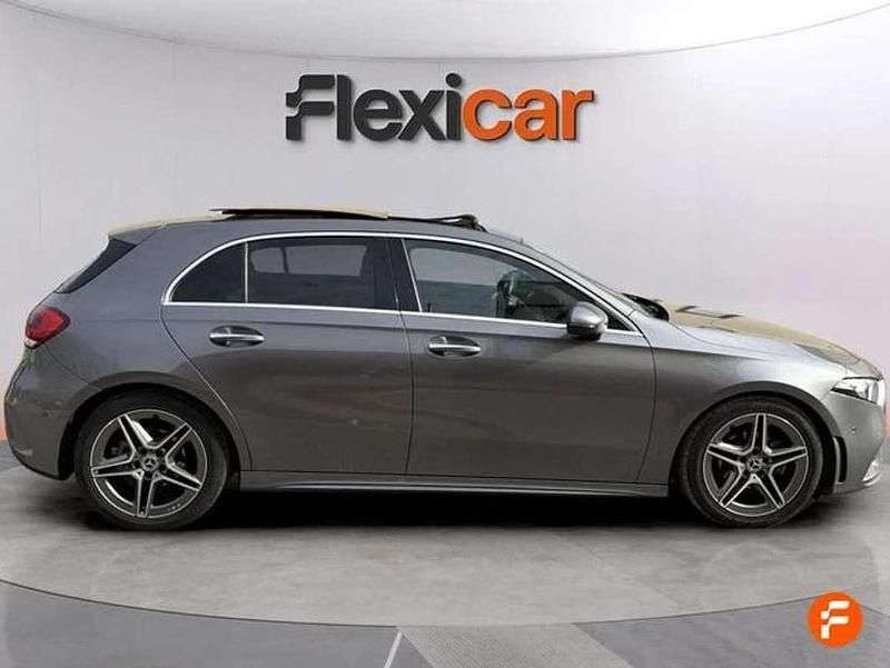 Usado Mercedes A180 109 CV (80 kW) 2018 Gris Utilitario