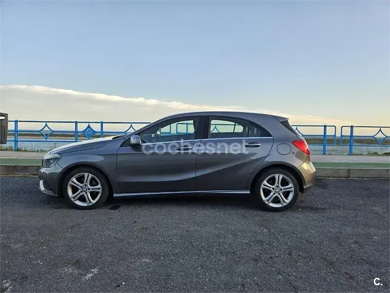 Usado Mercedes A220 Urban 170 CV (125 kW) 2013 Gris / plata Berlina