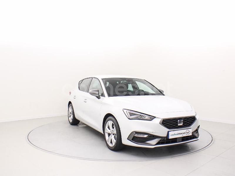 Blanco Usado 2025 Seat Leon FR Berlina | 27.200 € (Precio justo) - Imagen 1/4