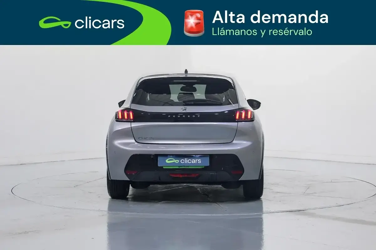 Usado Peugeot e-208 Allure 100 kW (136 CV) 2021 Gris Utilitario