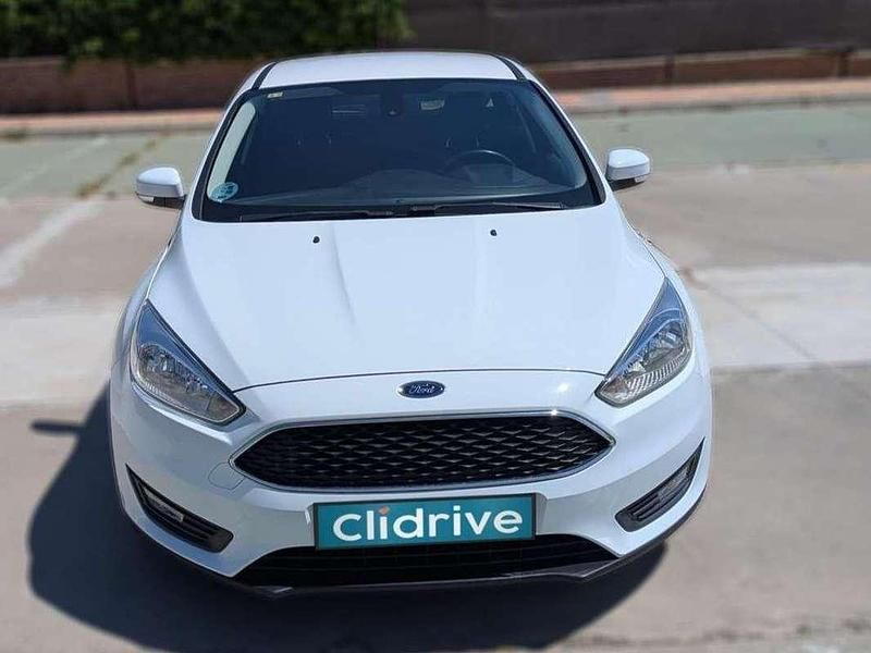 Usado Ford Focus Trend 114 CV (83 kW) 2015 Blanco Utilitario