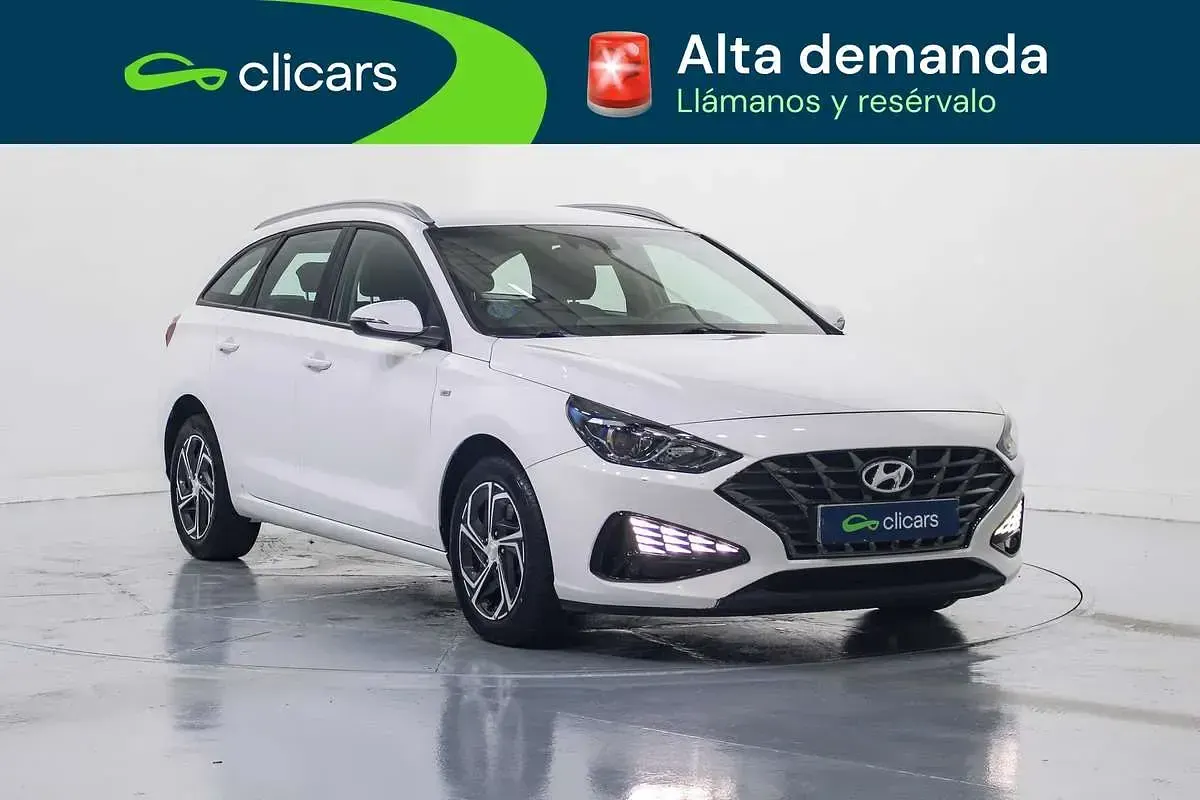 Usado Hyundai i30 120 CV (88 kW) 2023 Blanco Familiar