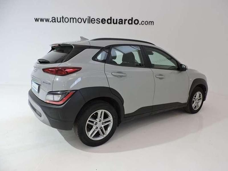 Usado Hyundai Kona 120 CV (88 kW) 2021 Gris SUV